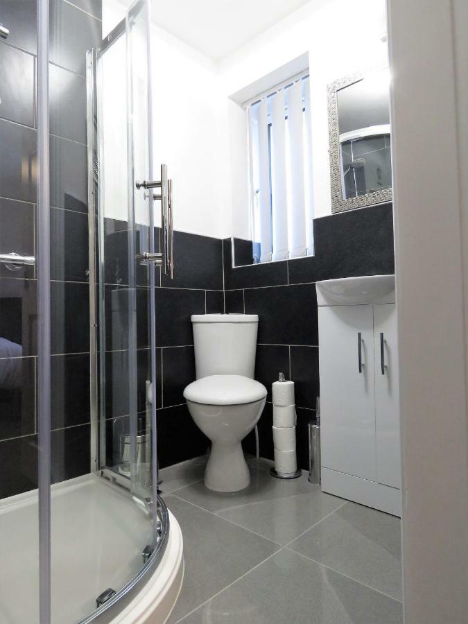 Staynec Moat House Birmingham - For Company, Contractor And Leisure Stays - Nec, Hs2, Jlr, Airport 외부 사진